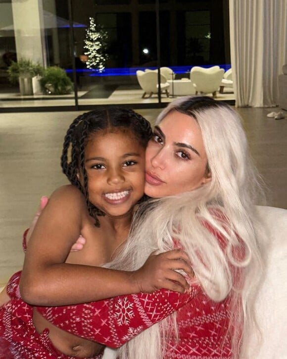 Kim Kardashian et son fils Saint West sur les réseaux sociaux.