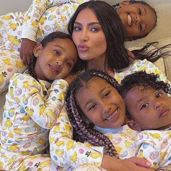Kim Kardashian et ses enfants sur les réseaux sociaux.