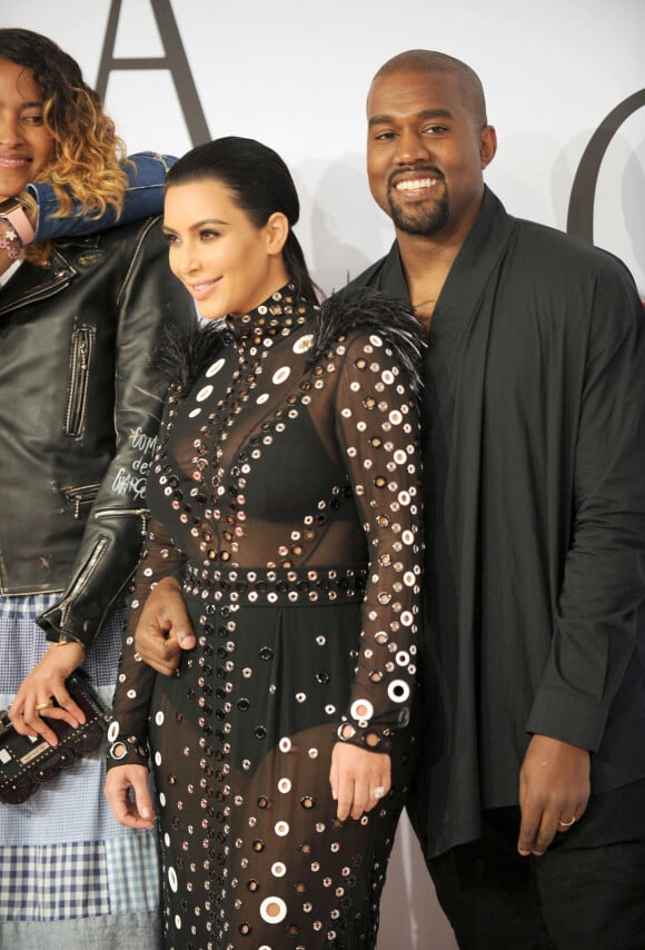 Kim Kardashian (enceinte) et son mari Kanye West à la soirée des CFDA Fashion Awards 2015 au Lincoln Center à New York, le 1er juin 2015. 