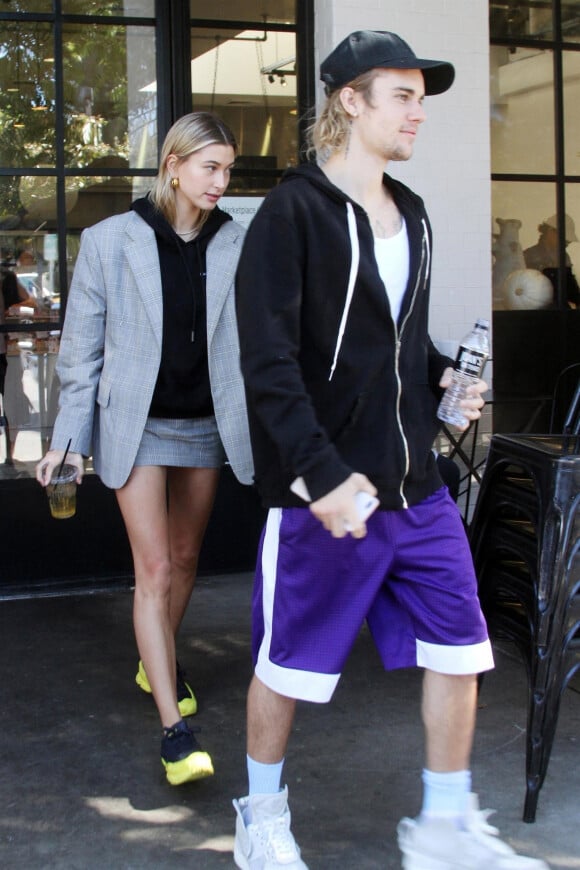 Justin Bieber et sa femme Hailey Baldwin sortent d'un déjeuner à Studio City le 16 octobre 2018. 