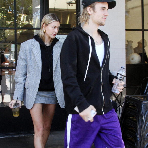 Justin Bieber et sa femme Hailey Baldwin sortent d'un déjeuner à Studio City le 16 octobre 2018. 