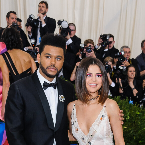 The Weeknd (Abel Tesfaye) et sa compagne Selena Gomez - Photocall du MET 2017 Costume Institute Gala sur le thème de "Rei Kawakubo/Comme des Garçons: Art Of The In-Between" à New York. Le 1er mai 2017 © Christopher Smith / Zuma Press / Bestimage