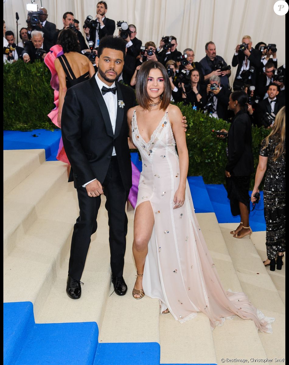 The Weeknd (Abel Tesfaye) et sa compagne Selena Gomez - Photocall du MET 2017 Costume Institute Gala sur le thème de "Rei Kawakubo/Comme des Garçons: Art Of The In-Between" à New York. Le 1er mai 2017 © Christopher Smith / Zuma Press / Bestimage