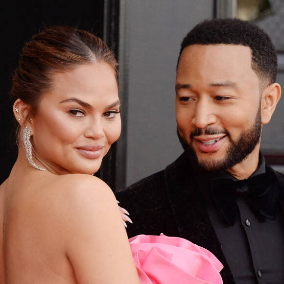 Chrissy Tiegen, John Legend au photocall de la 64ème édition des Grammy Awards au MGM Grand Garden à Las Vegas.