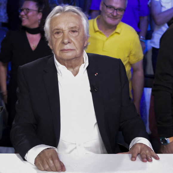 Exclusif - Michel Sardou sur le plateau de l'émission Touche pas à mon poste (TPMP) présentée en direct par C.Hanouna et diffusée sur C8. © Jack Tribeca / Bestimage 