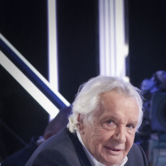 Exclusif - Michel Sardou sur le plateau de l'émission Touche pas à mon poste (TPMP) présentée en direct par C.Hanouna et diffusée sur C8 le 29 août 2022. © Jack Tribeca / Bestimage 