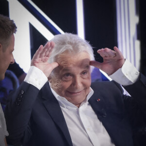 Exclusif - Michel Sardou sur le plateau de l'émission Touche pas à mon poste (TPMP) présentée en direct par C.Hanouna et diffusée sur C8 le 29 août 2022. © Jack Tribeca / Bestimage 