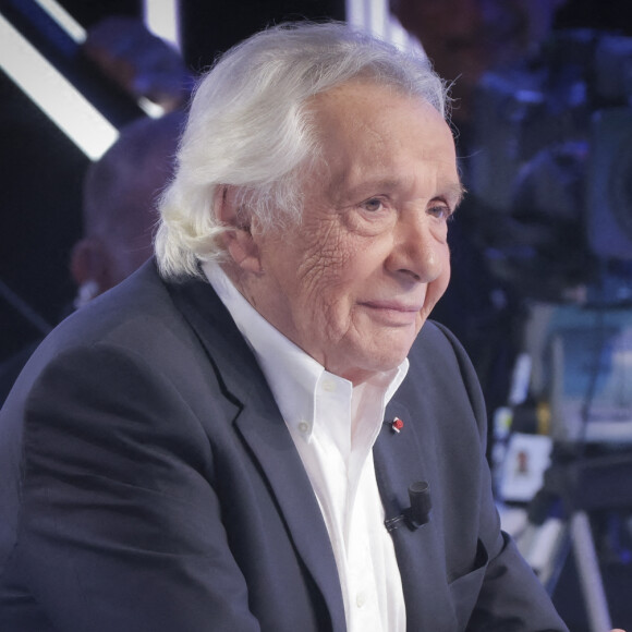 Exclusif - Michel Sardou sur le plateau de l'émission Touche pas à mon poste (TPMP) présentée en direct par C.Hanouna et diffusée sur C8 © Jack Tribeca / Bestimage 