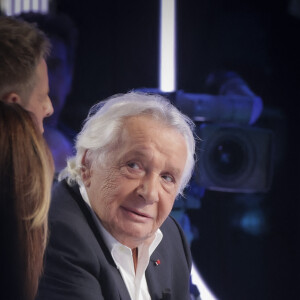 Exclusif - Michel Sardou sur le plateau de l'émission Touche pas à mon poste (TPMP) présentée en direct par C.Hanouna et diffusée sur C8 le 29 août 2022. © Jack Tribeca / Bestimage 