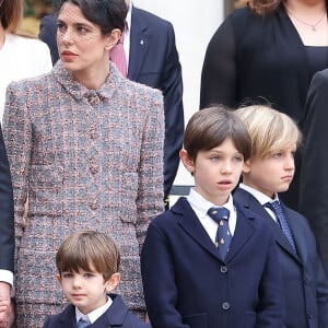 No Tabloid - Balthazar Rassam, Charlotte Casiraghi, Raphaël Elmaleh - La famille princière de Monaco dans la cour du palais lors de la Fête Nationale de la principauté de Monaco le 19 novembre 2022. © Dominique Jacovides / Bruno Bebert / Bestimage  No Tabloid - Monaco National Day on november 19th 2022. 