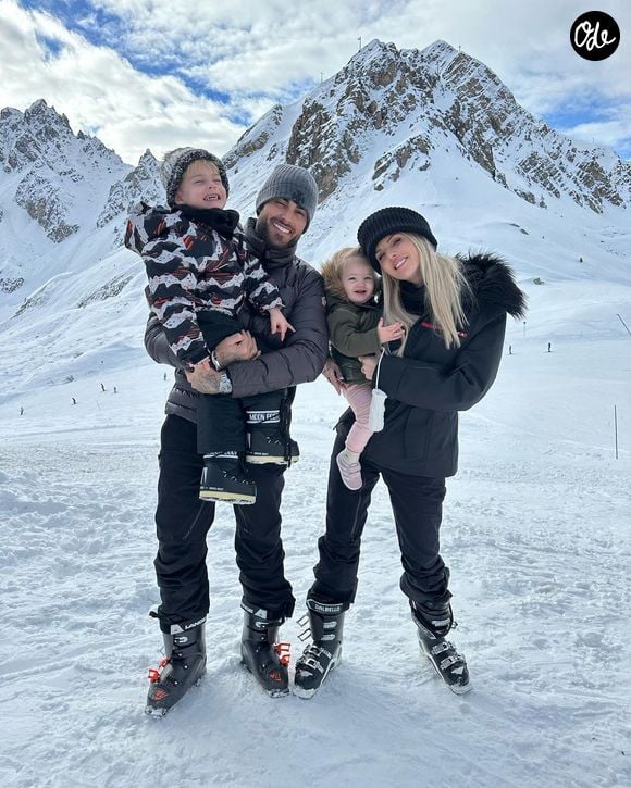 Jessica Thivenin et Thibault Garcia au ski avec leurs enfants Maylone et Leewane