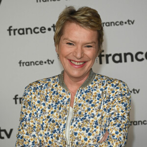 Elise Lucet au photocall pour la conférence de presse de rentrée de France TV à la Grande Halle de la Villette à Paris, France, le 6 juillet 2022. © Coadic Guirec/Bestimage