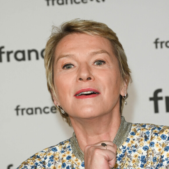 Elise Lucet au photocall pour la conférence de presse de rentrée de France TV à la Grande Halle de la Villette à Paris, France, le 6 juillet 2022. © Coadic Guirec/Bestimage