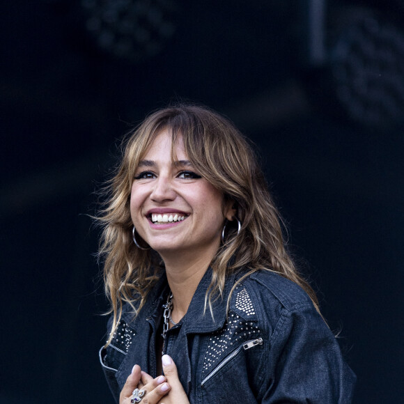 Izia en concert lors du festival "Rock en Seine" (25 - 28 août 2022) au parc de Saint-Cloud, le 27 août 2022. © Pierre Perusseau / Bestimage 