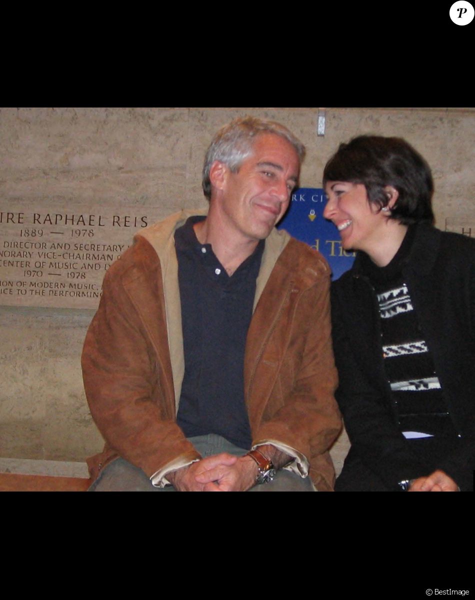 Procès de Ghislaine Maxwell pour trafic sexuel à New York City, New York, etats-Unis, le 7 décembre 2021, l'accusation a présenté des photos attestant d'une relation entre le pédocriminel défunt et celle qui est accusée d'avoir fait office de "rabatteuse". © US Attorney Office via Zuma Press/Bestimage