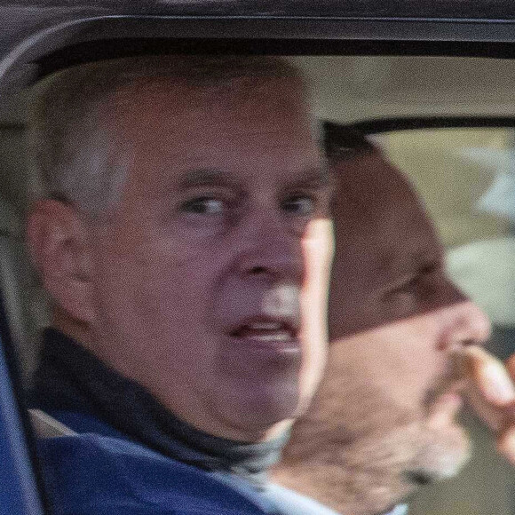 Le prince Andrew, duc d'York, a été aperçu en train de conduire à Windsor, Royaume Uni, le 28 novembre 2022. 