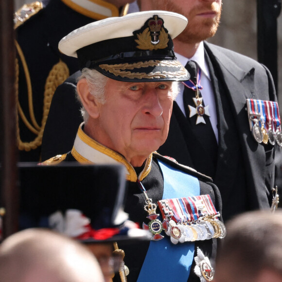 Le roi Charles III d'Angleterre, le prince Harry, duc de Sussex - Sorties du service funéraire à l'Abbaye de Westminster pour les funérailles d'Etat de la reine Elizabeth II d'Angleterre. Le 19 septembre 2022 