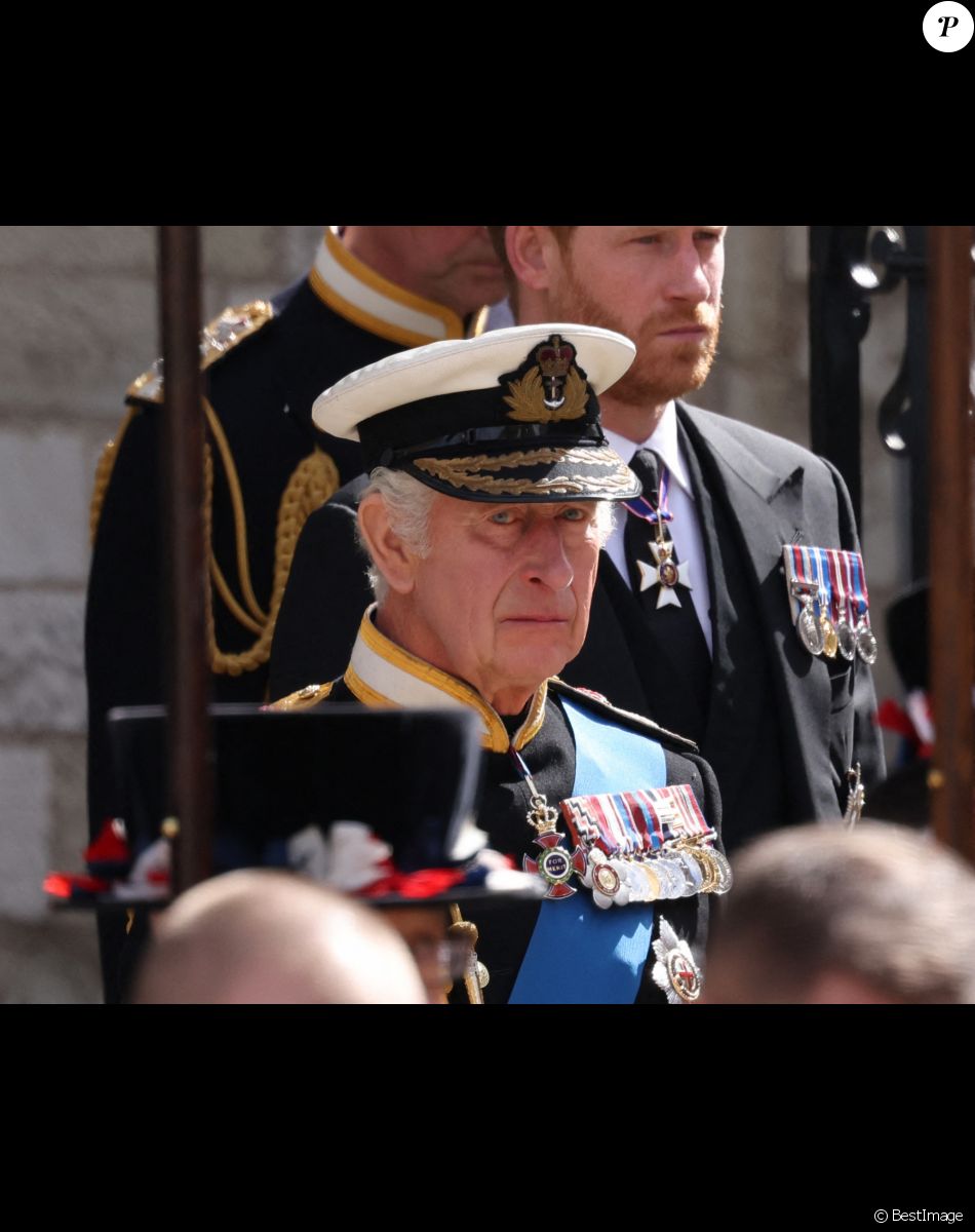 Le roi Charles III d'Angleterre, le prince Harry, duc de Sussex - Sorties du service funéraire à l'Abbaye de Westminster pour les funérailles d'Etat de la reine Elizabeth II d'Angleterre. Le 19 septembre 2022