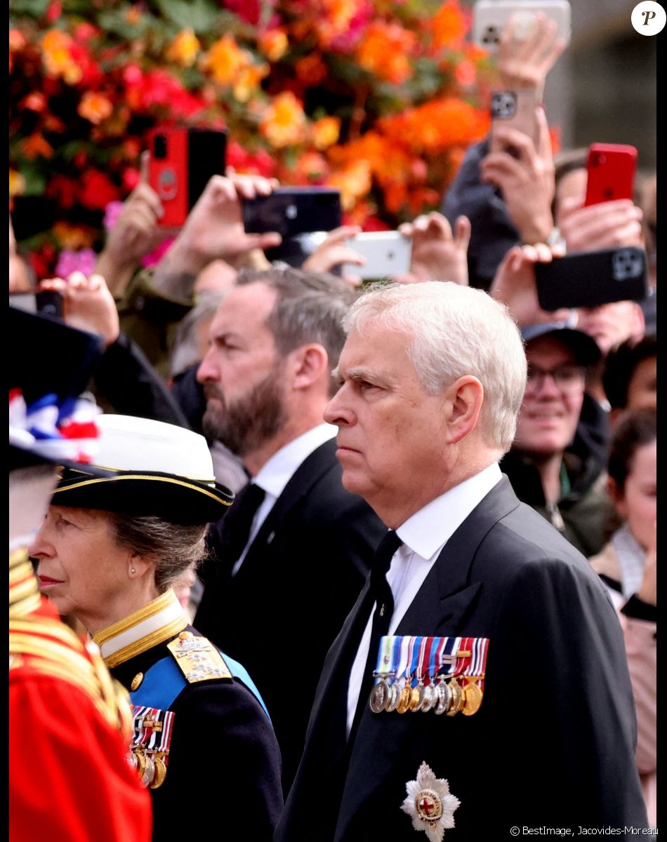 Le prince Andrew, duc d'York - Arrivées au service funéraire à l'Abbaye de Westminster pour les funérailles d'Etat de la reine Elizabeth II d'Angleterre le 19 septembre 2022. © Jacovides-Moreau Bestimage