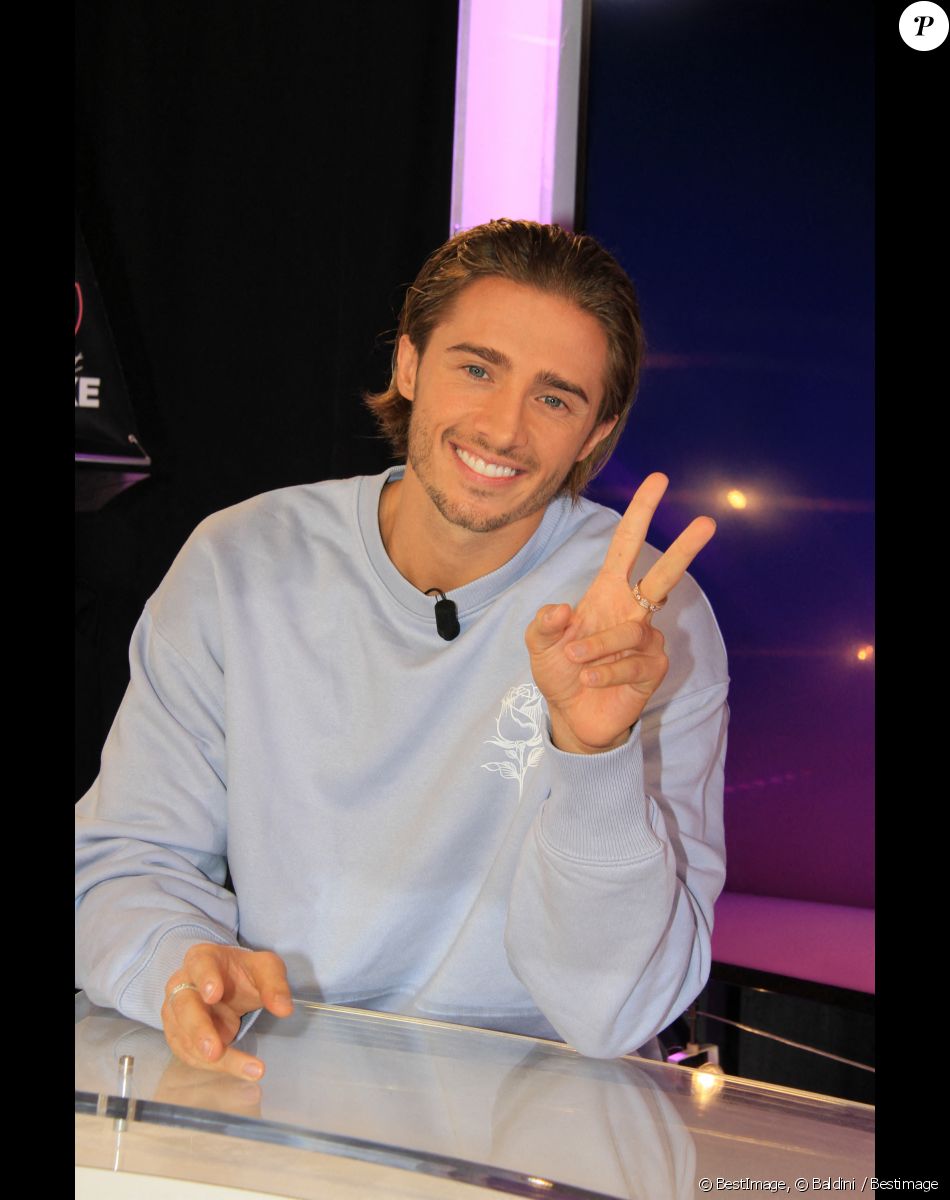 Exclusif - Dylan Thiry sur le plateau de l'émission "L'instant de Luxe" à Paris le 19 novembre 2021. © Baldini / Bestimage