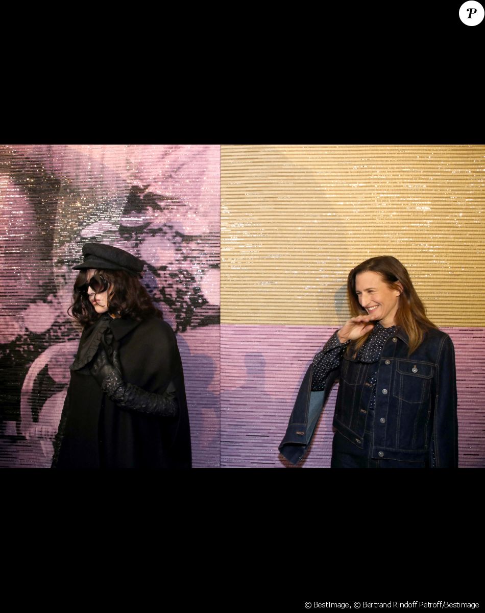 Isabelle Adjani et Camille Cottin - Photocall au défilé de mode Haute-Couture Christian Dior au musée Rodin lors de la Fashion Week Printemps-été 2023 de Paris, France, le 23 janvier 2023. © Bertrand Rindoff Petroff/Bestimage