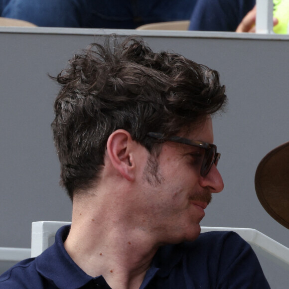 Grégory Nicolaidi, Elodie Frégé en tribunes lors des Internationaux de France de tennis de Roland Garros à Paris, France, le 26 mai 2022.