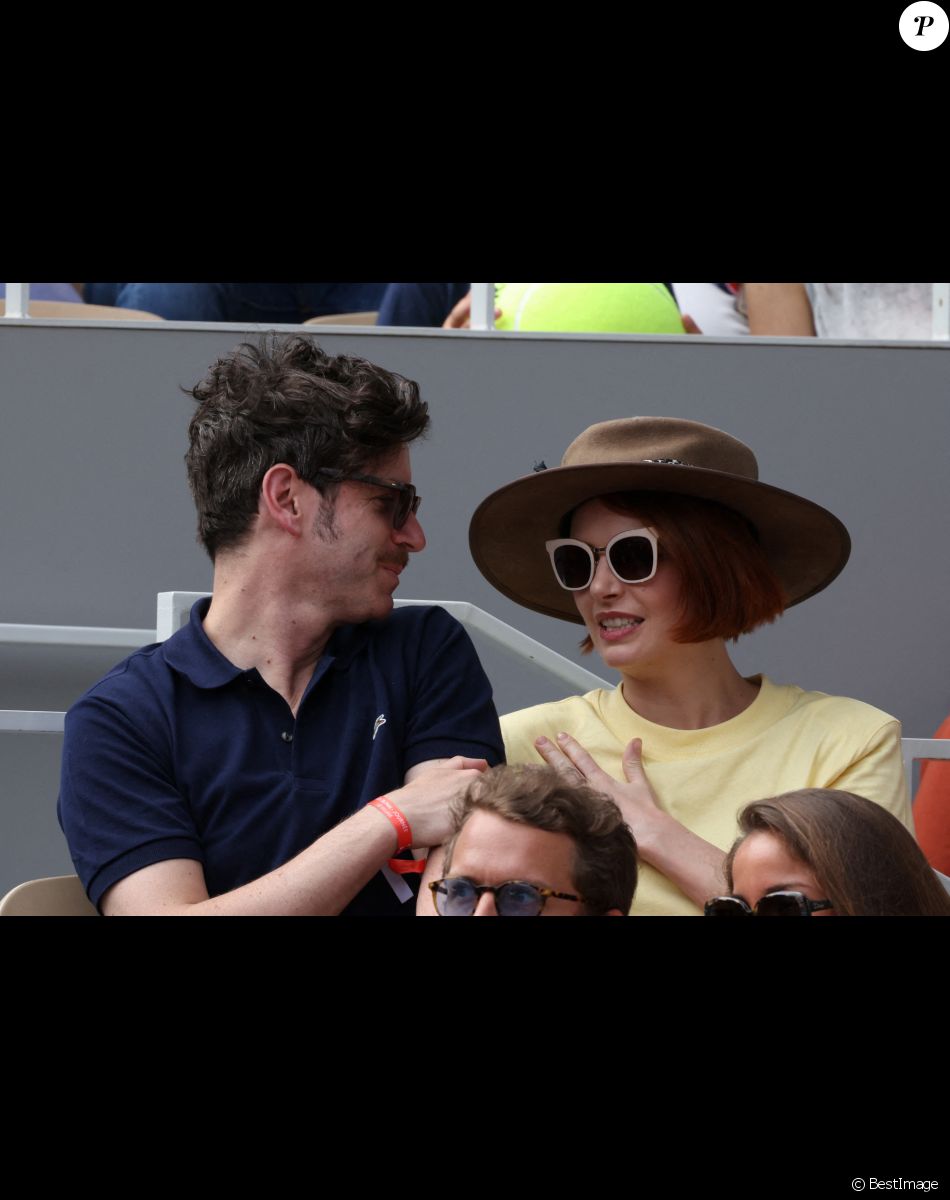 Grégory Nicolaidi, Elodie Frégé en tribunes lors des Internationaux de France de tennis de Roland Garros à Paris, France, le 26 mai 2022.