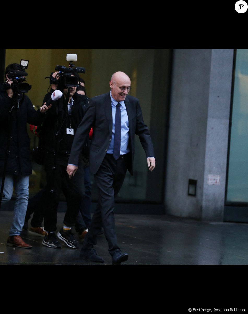 Bernard Laporte arrive au ministère des Sports à Paris, pour s'entretenir avec la ministre A.Oudéa-Castéra, le 22 décembre 2022. Condamné à deux ans de prison avec sursis pour corruption, le président de la Fédération française de rugby a proposé sa mise en retrait de son poste. Il a également fait appel de sa condamnation. © Jonathan Rebboah / Panoramic / Bestimage