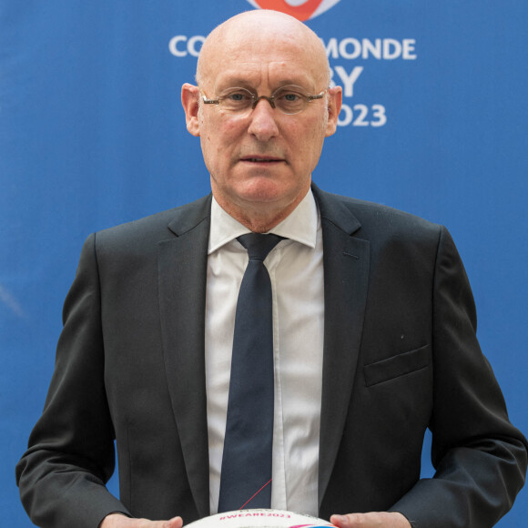 Bernard Laporte, président de la Fédération française de rugby (FFR) - Le Premier ministre, accompagné du ministre de l'Education nationale, de la Jeunesse et des Sports, de la ministre du Travail, de l'Emploi et de l'Insertion et de la ministre déléguée chargée des Sports, se rend au siège du Comité d'organisation de la Coupe du monde de rugby en France, à l'occasion du lancement officiel du programme Campus à Paris, France. © Daniel Derajinski/Pool/Bestimage 