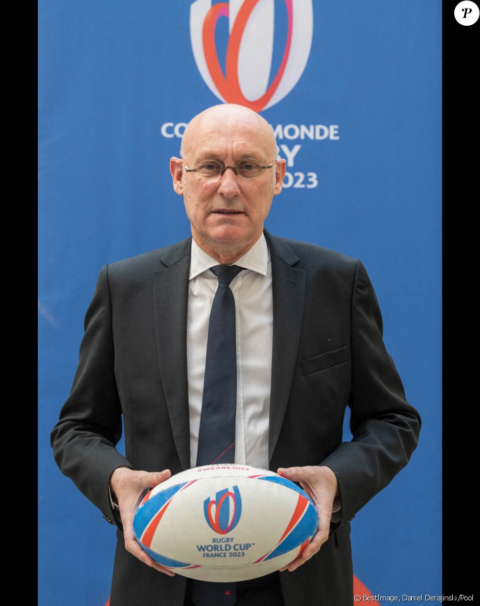 Bernard Laporte, président de la Fédération française de rugby (FFR) - Le Premier ministre, accompagné du ministre de l'Education nationale, de la Jeunesse et des Sports, de la ministre du Travail, de l'Emploi et de l'Insertion et de la ministre déléguée chargée des Sports, se rend au siège du Comité d'organisation de la Coupe du monde de rugby en France, à l'occasion du lancement officiel du programme Campus à Paris, France. © Daniel Derajinski/Pool/Bestimage