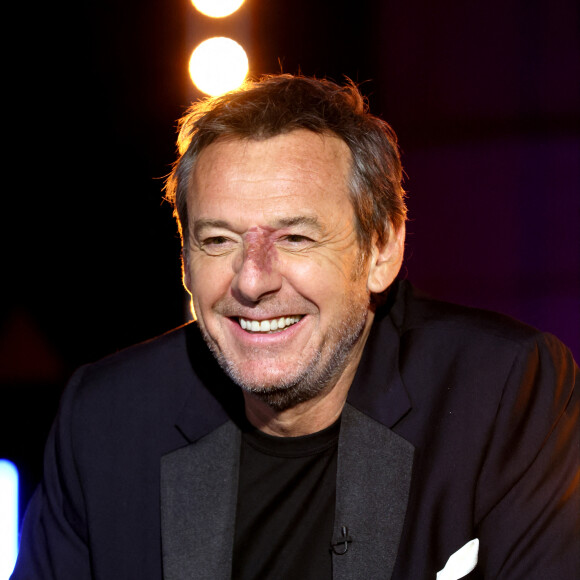 Exclusif - No Tabloids - Jean-Luc Reichmann - Backstage de l'enregistrement de l'émission "La chanson challenge" au Château de Chambord, qui sera diffusée le 26 juin sur TF1 Après le succès de la première édition, " LA CHANSON CHALLENGE " revient sur TF1 pour une soirée inédite et exceptionnelle, produite par DMLS TV, le samedi 26 juin à 21h05. " LA CHANSON CHALLENGE " est une émission au cours de laquelle de nombreux artistes vont se lancer un challenge : chanter une chanson très éloignée de leur univers habituel. © Gaffiot-Moreau / Bestimage