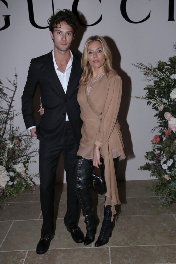 Sienna Miller et son compagnon Oliver Green - Dîner Gucci à l'hôtel Ritz Paris lors de la Fashion Week Haute Couture, printemps-été 2023, le 24 janvier 2023. © Bertrand Rindoff / Bestimage