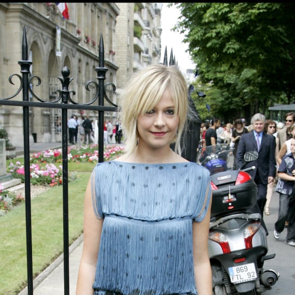 Flavie Flament lors du mariage de Renaud Capuçon et Laurence Ferrari à Paris à la mairie du 16e arrondissement le 3 juillet 2009