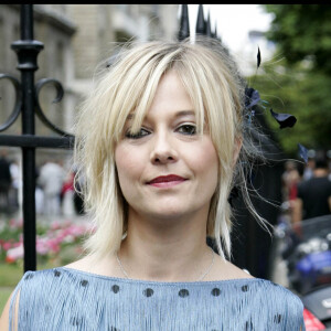 Flavie Flament lors du mariage de Renaud Capuçon et Laurence Ferrari à Paris à la mairie du 16e arrondissement le 3 juillet 2009
