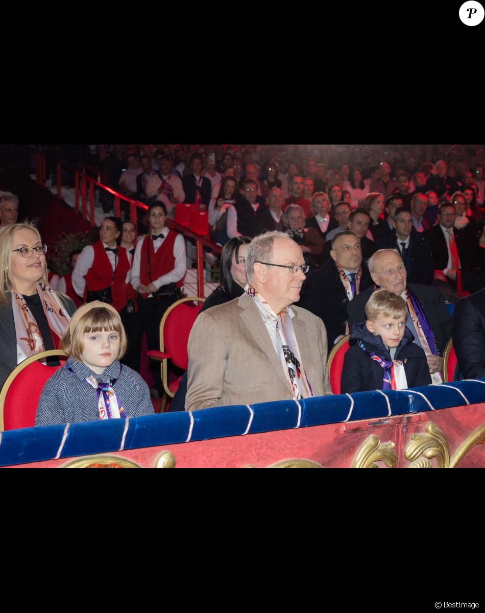 Le prince Albert II de Monaco, le prince Jacques de Monaco et la princesse Gabriella de Monaco - 45e Festival International du Cirque de Monte Carlo sous le chapiteau Fontvieille à Monaco le 22 janvier 2023. © Olivier Huitel/pool/Bestimage