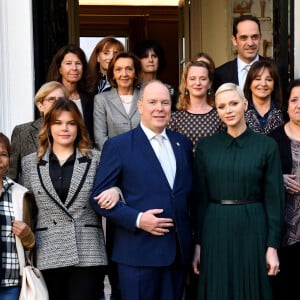 Le prince Albert II de Monaco et la princesse Charlene en compagnie de Camille Gottlieb ont remis les traditionnels paquets cadeaux de la Croix Rouge monégasque dans le cadre des festivités liées à la Fête Nationale. © Bruno Bebert/Bestimage