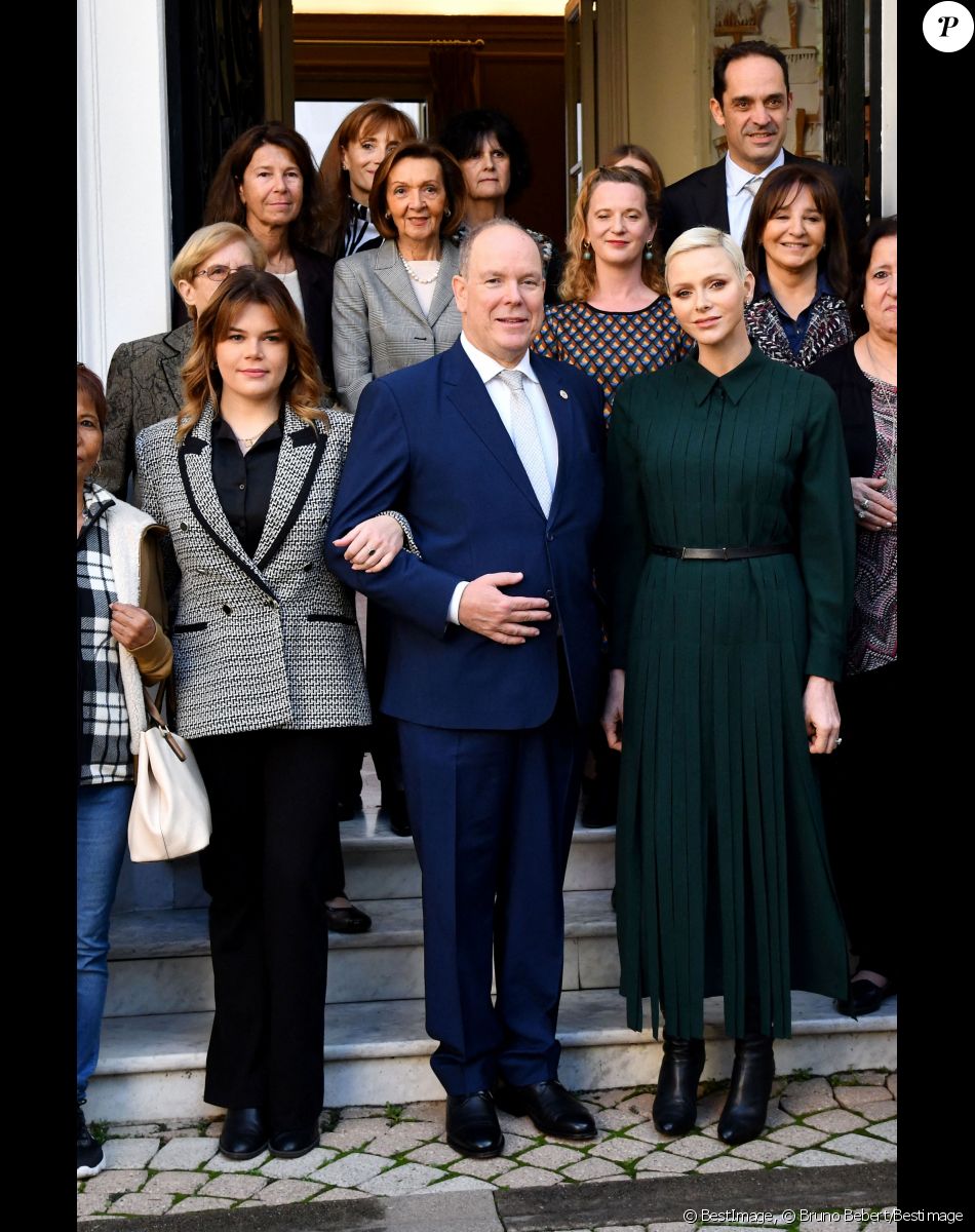 Le prince Albert II de Monaco et la princesse Charlene en compagnie de Camille Gottlieb ont remis les traditionnels paquets cadeaux de la Croix Rouge monégasque dans le cadre des festivités liées à la Fête Nationale. © Bruno Bebert/Bestimage