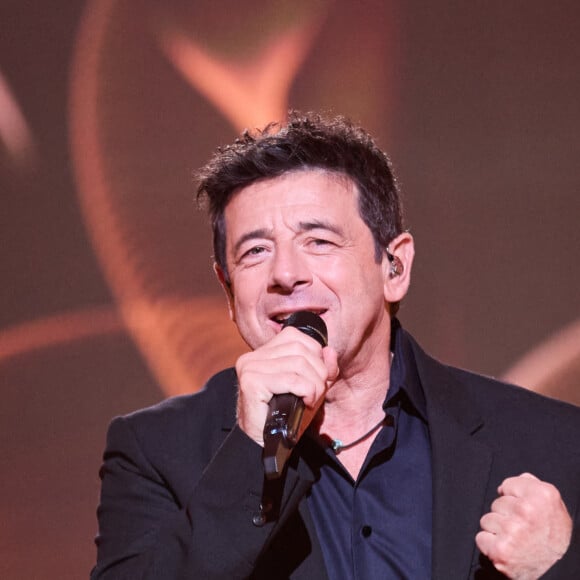 Exclusif - Patrick Bruel - Enregistrement de l'émission "La grande soirée du 31 à Fontainebleau" au Château de Fontainebleau, diffusée le 31 décembre sur France 2 © Cyril Moreau-Tiziano Da Silva / Bestimage Pour clore cette année 2022 en beauté, France Télévisions, fidèle à son engagement en faveur du patrimoine, offre à son public une soirée de réveillon populaire et festive au château de Fontainebleau, animée par S.Bern. France Télévisions marque une fois encore, au travers de cette soirée exceptionnelle, l'engagement du service public en faveur du spectacle vivant, de la musique et du patrimoine. Les équipes de France Télévisions, d'Electron Libre/Kisayang et de France 2 se sont installées au château de Fontainebleau pour organiser cet événement musical aussi populaire qu'éclectique. C'est ici, au coeur de la salle de Bal, de la galerie François Ier, du grand Escalier ou la cour d'Honneur, que nous allons faire la fête, chanter et danser sur des rythmes disco. Un endroit étonnant, sublimé pour cette soirée, orchestrée par S.Bern entouré de chanteurs, d'artistes aux multiples talents et des danseurs de la troupe du Paradis Latin, sous la direction artistique de K.Ouali ! Les troupes du Paradis Latin, Moulin Rouge, le Cirque d'Hiver Bouglione, le Cirque Phénix et les Folies Gruss, enchanteront ce réveillon avec des visuels magiques au château de Fontainebleau. Pour accueillir le passage à la nouvelle année, un feu d'artifice exceptionnel, d'une dizaine de minutes, sera tiré des jardins du château de Fontainebleau et retransmis sur France 2 et dans plusieurs pays à travers le monde. Ce feu sera spécialement conçu pour les téléspectateurs de France 2 par D.Proteau, directeur artistique de Ruggieri, sur une bande originale créée par le duo de DJs Ofenbach. Quand l'électro rencontre le patrimoine, le résultat est incroyable ! Ofenbach, le duo électro Made In France qui met le feu aux plus grandes scènes internationales avec ses mix, a même été classé par le magazine Vanity Fair en 2018 parmi les 50 Français les plus influents au monde ! Fontainebleau en quelques mots... Haut lieu de l'histoire de France, et joyaux du patrimoine français, classé au Patrimoine mondial de l'Unesco, le château de Fontainebleau a été l'une des demeures emblématique des souverains français de François Ier à Napoléon III. À la fois de style Renaissance, et classique, le château de Fontainebleau témoigne de la rencontre entre l'art italien et la tradition française exprimée tant dans son architecture que dans ses décors intérieurs. L'émission sera diffusée sur TV5 Monde. Evénement en partenariat avec Spotify et France Bleu qui diffusera la soirée en simultané sur son antenne. 