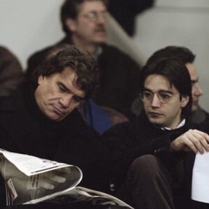 En France, à Paris, dans les tribunes du Parc des Princes, Bernard Tapie et son fils Stéphane