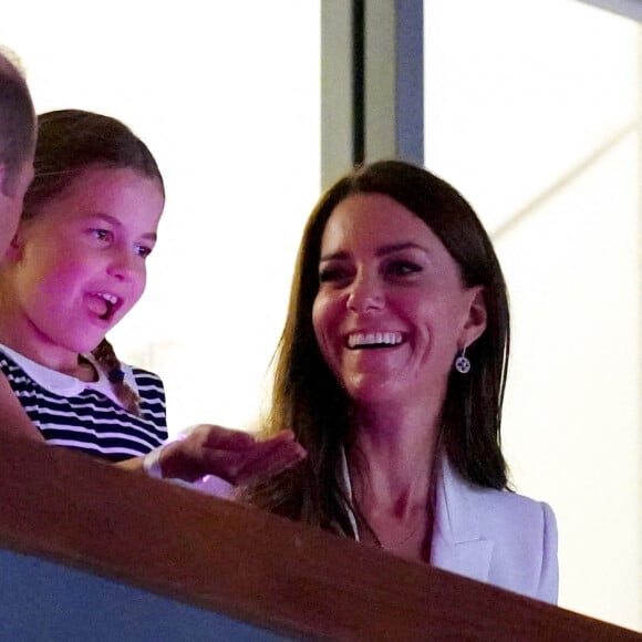 Le prince William, duc de Cambridge, et Catherine (Kate) Middleton, duchesse de Cambridge, avec la princesse Charlotte de Cambridge assistent à l'épreuve de gymnastique artistique lors des Jeux du Commonwealth de Birmingham, le 2 août 2022.