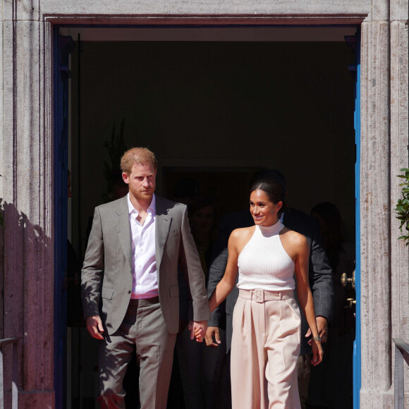 Le prince Harry, duc de Sussex et Meghan Markle, duchesse de Sussex, à la sortie de à l'hôtel de ville pour l'événement Invictus Games Dusseldorf 2023 One Year to Go, à Düsseldorf, Allemagne, le 6 septembre 2022. 