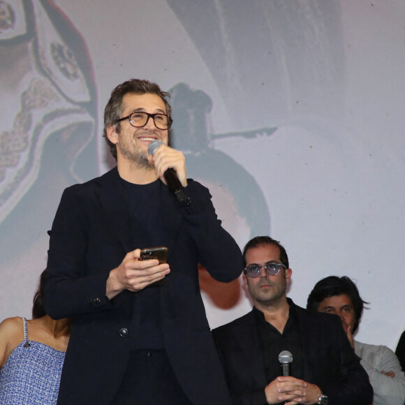 Exclusif - Guillaume Canet remercie son équipe, avec Vincent Desagnat (G) et Philippe Canet (le père de Guillaume) (D) - Première du film Astérix et Obélix "L'Empire du Milieu" au cinéma Le Grand Rex à Paris le 15 janvier 2023. © Bertrand Rindoff / Bestimage 