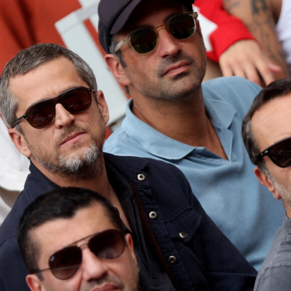 Guillaume Canet, Gilles Lellouche dans les tribunes lors des Internationaux de France de Tennis de Roland Garros 2022. Paris, le 5 juin 2022. © Dominique Jacovides/Bestimage 