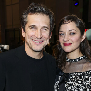 Guillaume Canet et sa compagne Marion Cotillard (en Chanel) - Intérieur du dîner Chanel des révélations César 2020 au Petit Palais à Paris. © Olivier Borde/Bestimage 