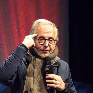 Fabrice Luchini sur la scène du 26ème festival international du film de comédie de l'Alpe d'Huez le 19 janvier 2023. © Sandrine Thesillat / Panoramic / Bestimage