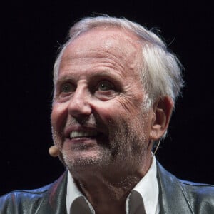 Fabrice Luchini sur scène raconte "Des écrivains parlent d'argent" lors du festival Printemps de Pérouges, France. © Sandrine Thesillat/Panoramic/Bestimage 