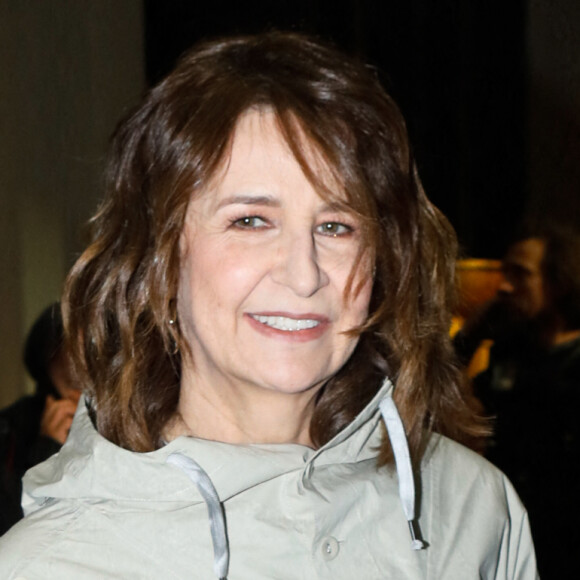 Info - Valérie Lemercier s'est cassée le poignet en tombant sur la moquette - Valérie Lemercier - People au défilé de mode Haute-Couture "Stéphane Rolland" au Théâtre de Chaillot lors de la fashion week à Paris. Le 24 janvier 2023 © Veeren-Christophe Clovis / Bestimage 