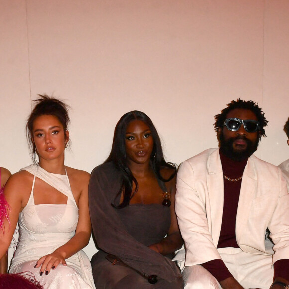 Vincent Cassel, sa femme Tina Kunakey, Adèle Exarchopoulos, Aya Nakamura, Damso, Jonathan Cohen, SCH - Photocall en front row du défilé "Le Raphia" de la maison Jacquemus au Bourget le 12 décembre 2022. © Veeren / Clovis / Bestimage 