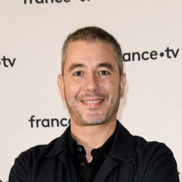 Ali Baddou au photocall de la conférence de presse de France 2 au théâtre Marigny à Paris le 18 juin 2019 © Coadic Guirec / Bestimage