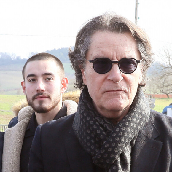 Francis Cabrel - Les célébrités rendent un dernier hommage au comédien, dramaturge et metteur en scène français Roger Louret en la salle du Magre à Monclar, France, le 30 janvier 2023. © Patrick Bernard/Bestimage